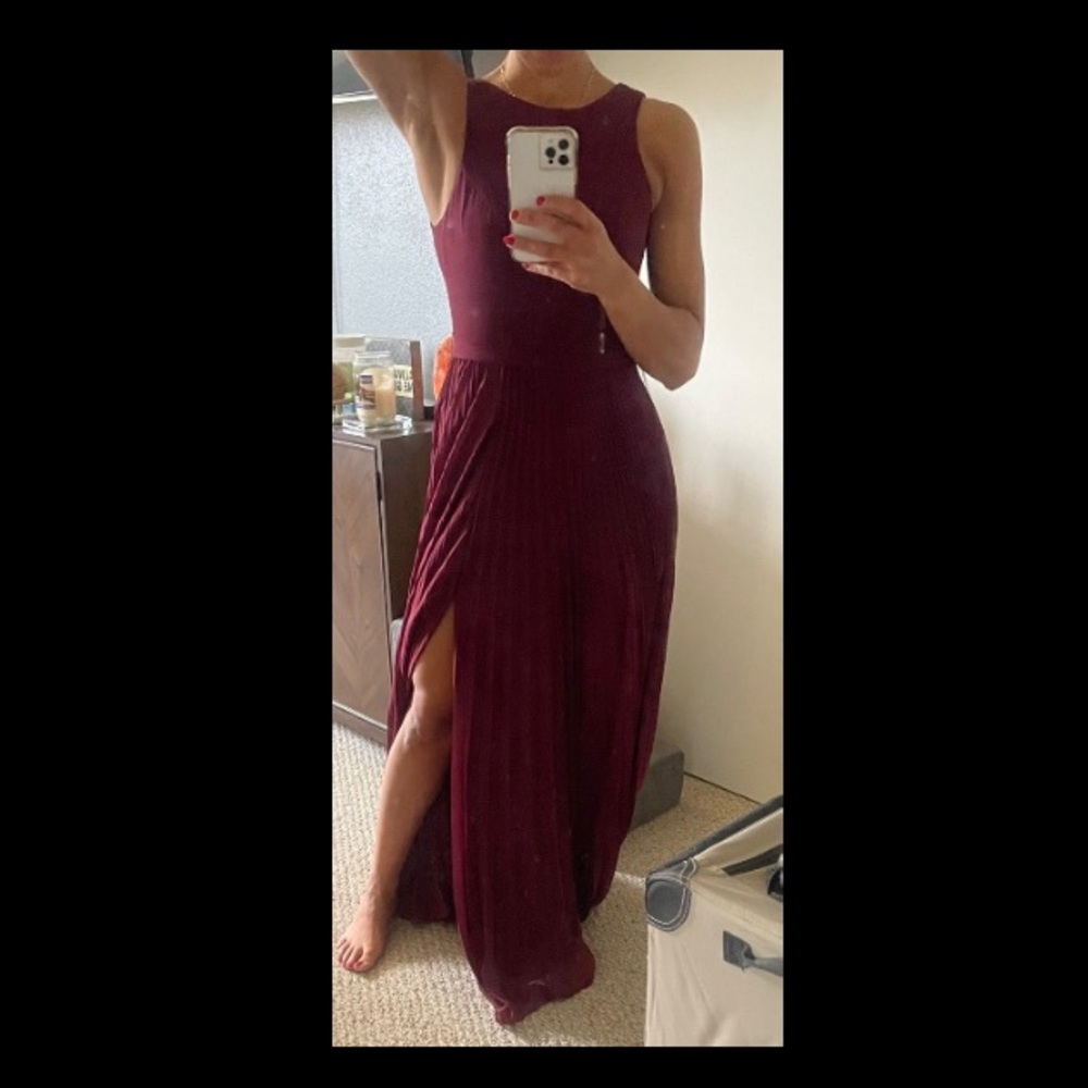 Bottom Pleated Gown With Side Split - image 2